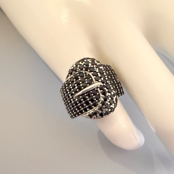 Chic Black and Silver Buckle Ring - Picture 2 of 7